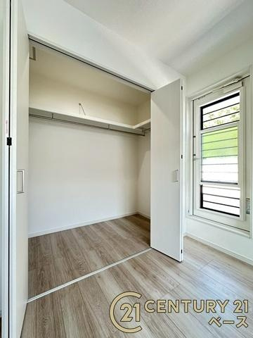 橿原市中曽司町 ／新築一戸建の収納|■現地撮影写真■冬物のコートや季節ものなどをたくさんしまえる広さ！