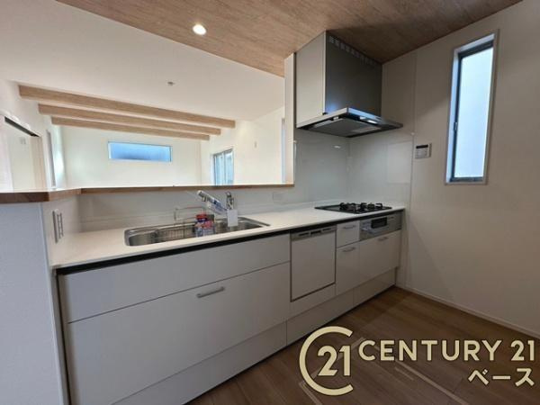 橿原市中曽司町 ／新築一戸建の内観：施工例|■家族とのコミュニケーションがとりやすい人気のカウンターキッチン！食洗器付きで洗い物も楽々！■