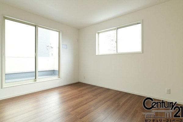 橿原市中曽司町 ／新築一戸建の内観：施工例|■日当たりのよい明るい雰囲気の洋室です！■