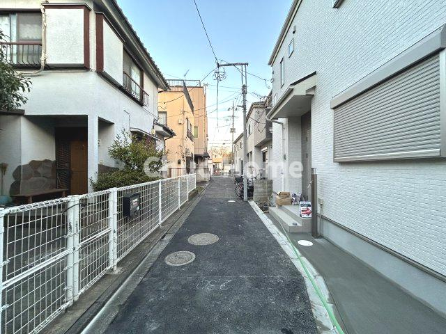 足立区神明2丁目新築分譲住宅の前面道路含む現地写真|全面道路