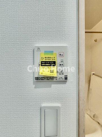 足立区神明2丁目新築分譲住宅の冷暖房・空調設備|【浴室乾燥機】暖房・冷風・換気・乾燥が可能です。毎日を快適に過ごせるうれしい機能が揃っています。雨の日の洗濯物も安心です。