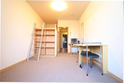 【居間・リビング】 | レオパレス銀河 | 1Fはフローリング・2Ｆ絨毯。同タイプの物件写真です。