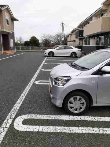 ムーンヴェルジュＡの駐車場
