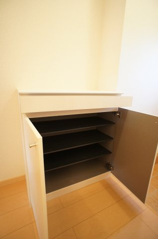 アンダー・リバーの内装