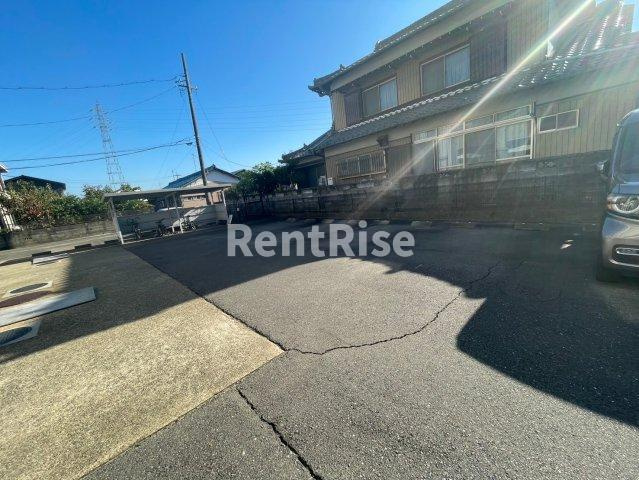 プラッサムコート小郷Ｂの駐車場