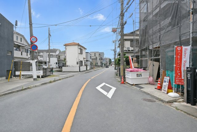 ハピクルタウン伊丹市瑞原3丁目新築一戸建て│4LDK+駐車1台可の前面道路含む現地写真|東側公道幅員8ｍ