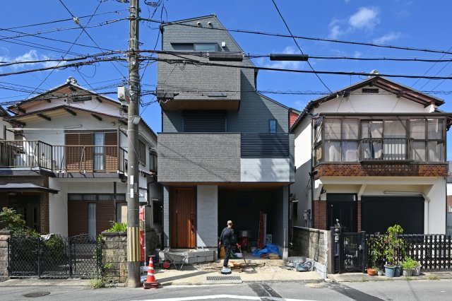 ハピクルタウン伊丹市瑞原3丁目新築一戸建て│4LDK+駐車1台可の外観|断熱等級4×耐震等級3付住宅です。見学をご希望の方はお気軽にお問い合わせください。