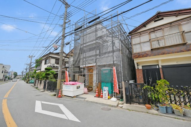 ハピクルタウン伊丹市瑞原3丁目新築一戸建て│4LDK+駐車1台可の前面道路含む現地写真|前面道路幅員8ｍの広さ、陽当たりも良好です。詳しくはお気軽にお問い合わせください。
