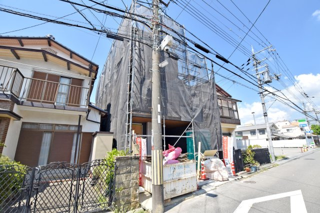 ハピクルタウン伊丹市瑞原3丁目新築一戸建て│4LDK+駐車1台可の前面道路含む現地写真|断熱等級4×耐震等級3付住宅です。詳しくはお気軽にお問い合わせください。