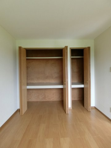 プラティーク　ヴィラの収納|イメージ201号室の写真（反転あり）