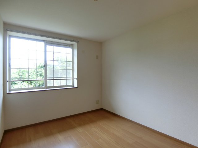 プラティーク　ヴィラの洋室|イメージ201号室の写真（反転あり）