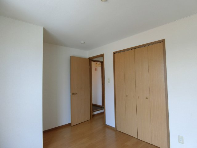 プラティーク　ヴィラの洋室|イメージ201号室の写真（反転あり）