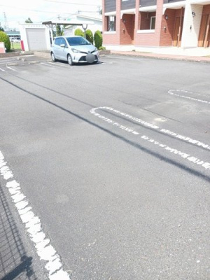 【駐車場】 | ラピスラズリー | 駐車場があるので、車を買う予定の方も安心です