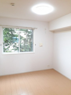 【内装】 | ラピスラズリー | 内装は落ち着いています