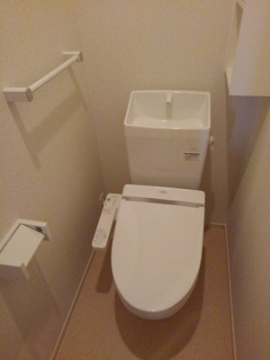 【トイレ】 | ドッグ・ウッド・ベル | 清潔感のあるトイレです