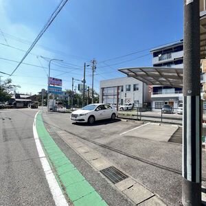 リヴィエール五條の駐車場