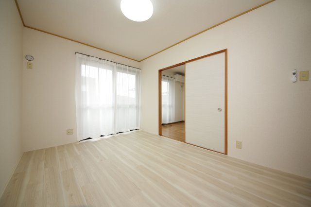ハイライズ石川の洋室