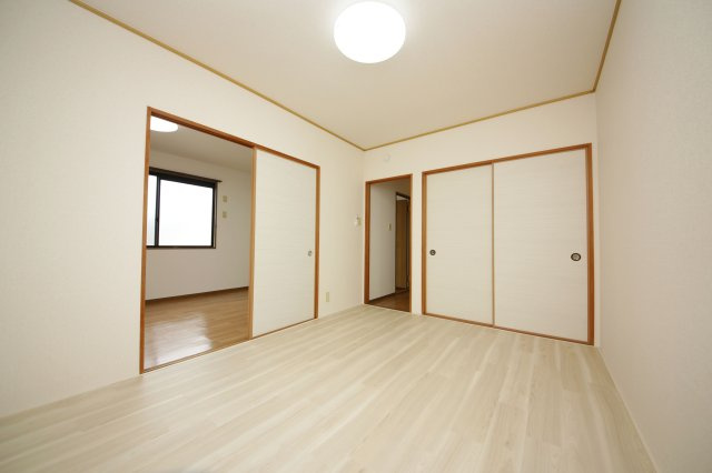 ハイライズ石川の洋室