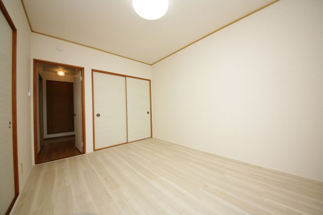 ハイライズ石川の洋室