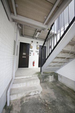 ハイライズ石川のエントランス