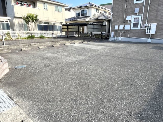 レジデンスノーグチ　Ｎの駐車場