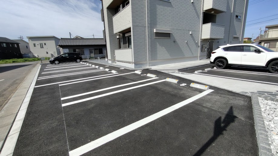 セレウィータ栄町の駐車場