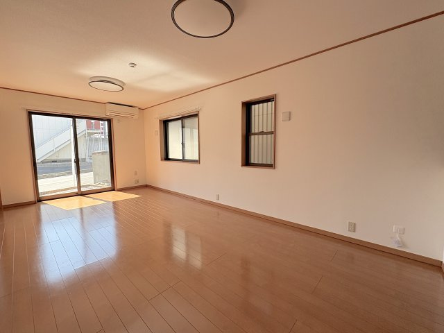 【居間・リビング】 | 本庄市東台　中古戸建