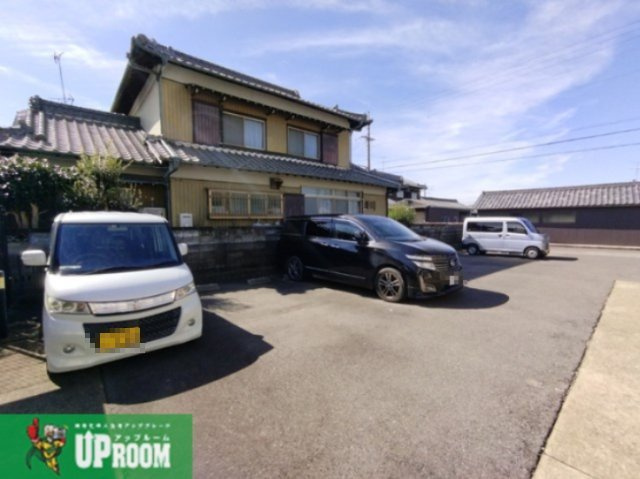 プラッサムコート小郷Bの駐車場