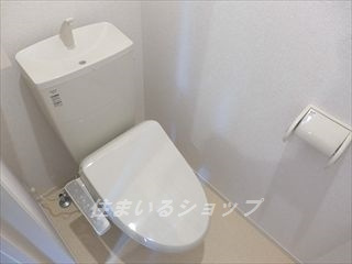 広島市安佐北区上深川町のアパートのトイレ|シャワートイレ・収納あり