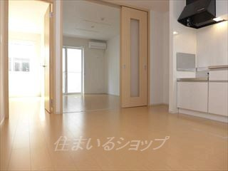 広島市安佐北区深川５丁目のアパートの居間・リビング