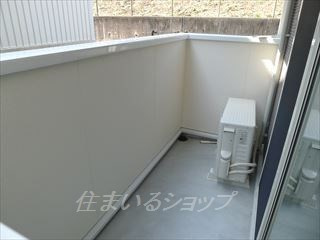 広島市安佐北区深川５丁目のアパートのバルコニー