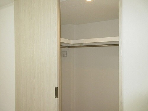 サンウッドフラッツ新宿四谷三丁目の収納|洋室約5.7畳　ウォークインクロゼット