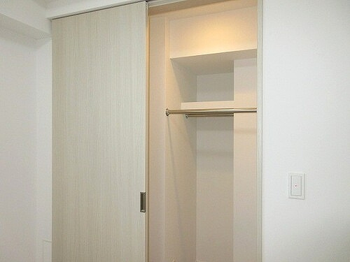 サンウッドフラッツ新宿四谷三丁目の収納|洋室約4.3畳　ウォークインクロゼット