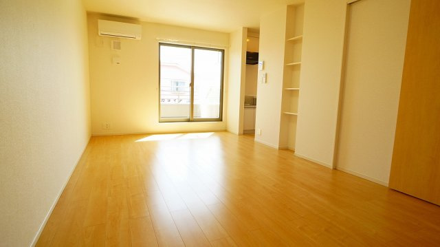 クラージュの居間・リビング|使いやすい居間です