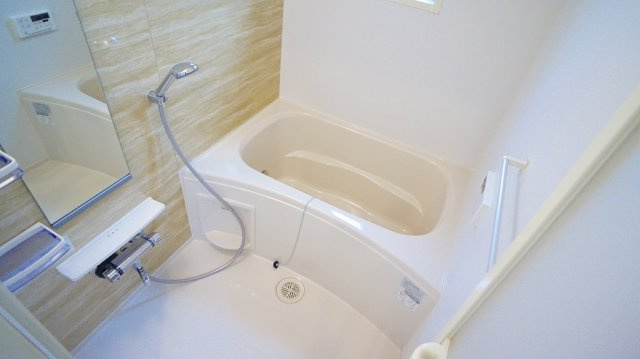 クラージュの浴室|落ち着いた空間のお風呂です