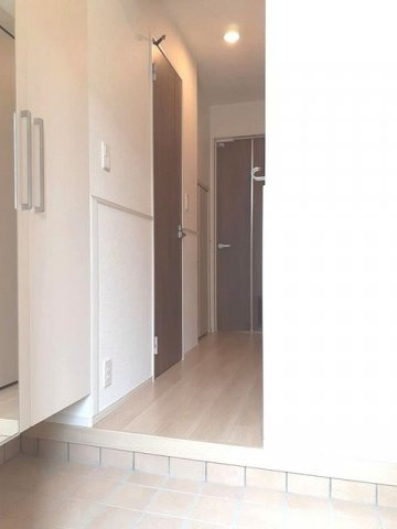 カエラ・シェリの玄関|明るい玄関です