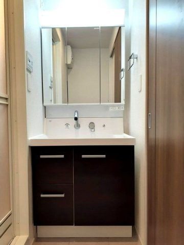 カエラ・シェリの洗面所|脱衣スペースもあります