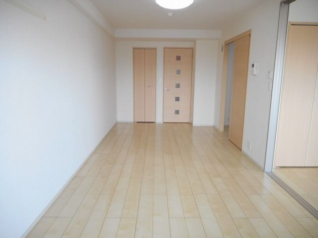 アベニール国立の居間・リビング