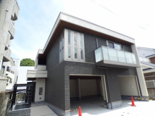 福岡市中央区六本松４丁目のアパート