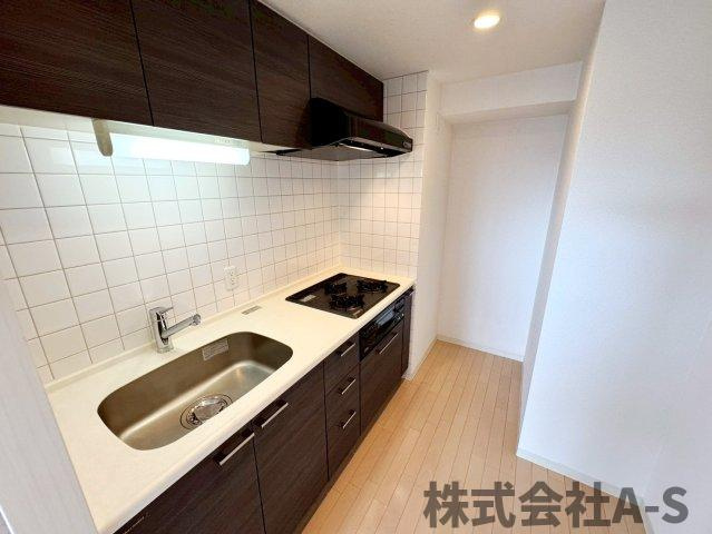 プレサンスNAGOYA桜通ビッグビートのキッチン|同間取り画像使用
実際のお部屋と色などが異なる場合がございます。