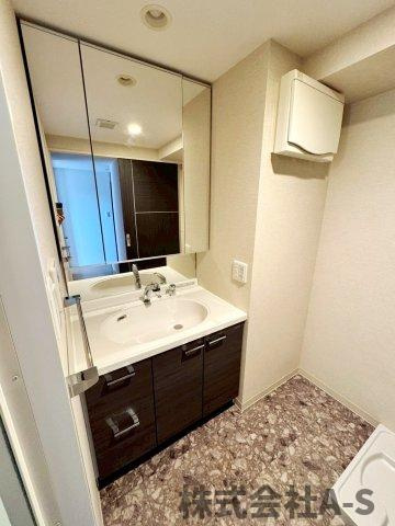 プレサンスNAGOYA桜通ビッグビートの洗面所|同間取り画像使用
実際のお部屋と色などが異なる場合がございます。