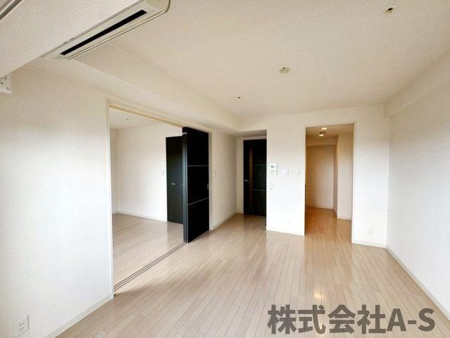 プレサンスNAGOYA桜通ビッグビートの居間・リビング|同間取り画像使用
実際のお部屋と色などが異なる場合がございます。