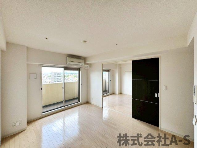 プレサンスNAGOYA桜通ビッグビートの居間・リビング|同間取り画像使用
実際のお部屋と色などが異なる場合がございます。