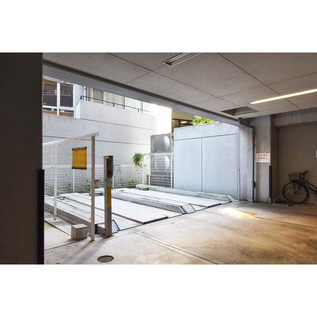 レジデンス名古屋千代田の駐車場