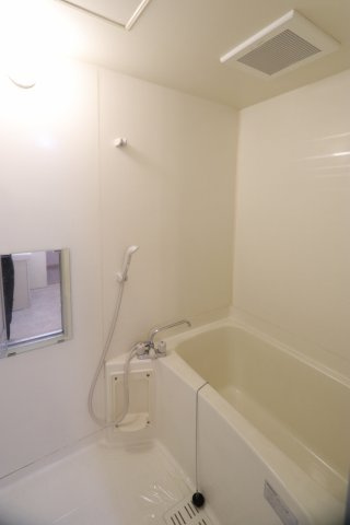 入場ハイツの浴室|コンパクトで使いやすいお風呂です