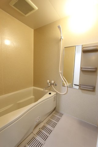 パルテプエンテの浴室|コンパクトで使いやすいお風呂です