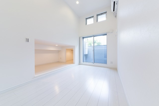 ＲＥＦＩＮＥＤ　ＴＡＳＴＥ　小塚の居間・リビング|ゆったりとした居間です