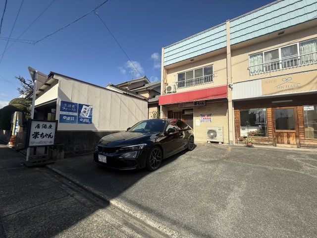 広田町１－７２住居付店舗の駐車場