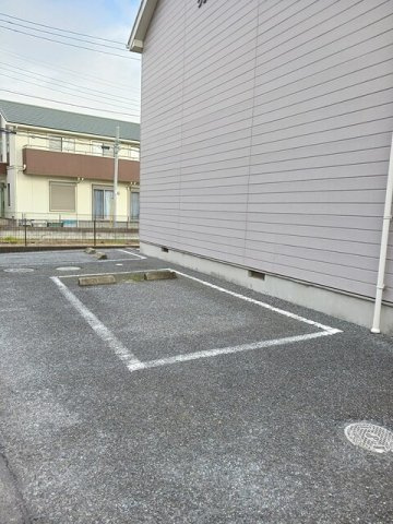 クレセント２１Ｃの駐車場|駐車場に車を止められます