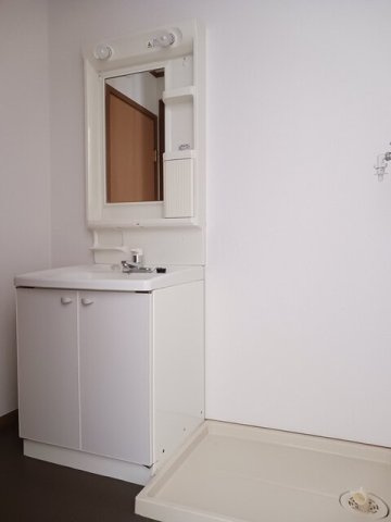 クレセント２１Ｃの洗面所|忙しい朝には欠かせない洗面所です